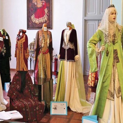 لباس زنان ایرانی در دوران های مختلف را ببینید.