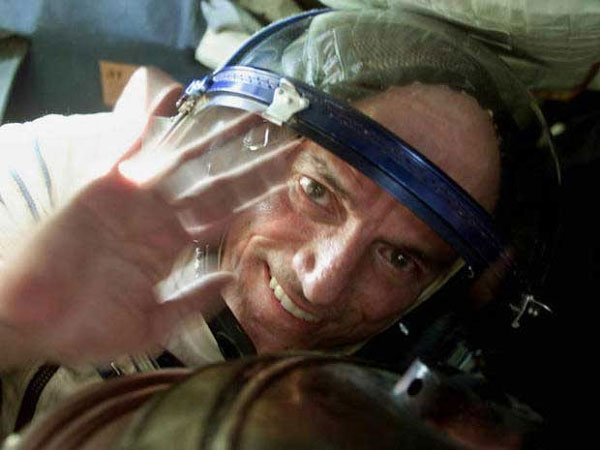 دنیس تیتو با سفر به ایستگاه فضایی بین‌المللی در سال ۲۰۰۱، به نخستین گردشگر فضایی جهان تبدیل شد