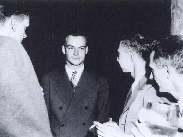 فاینمن در کنار اوپنهایمر در لوس آلاموس