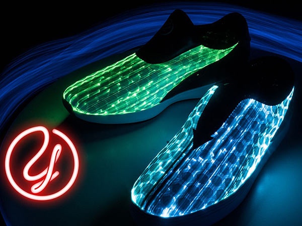 کفش ورزشی با LED