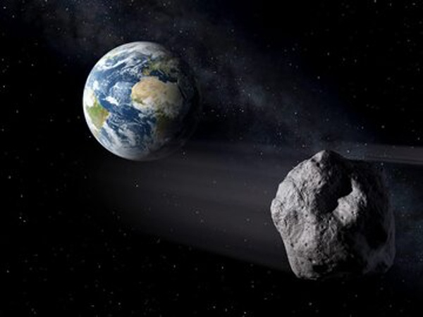 سیارکی سه برابر بزرگتر از آبشار نیاگارا از کنار زمین عبور می‌کند