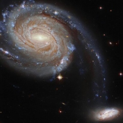 هابل ثبت کرد؛ جدال ۲ کهکشان در فضا