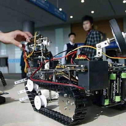 ۳ تیم از شیراز به مسابقات جهانی رباتیک راه یافتند