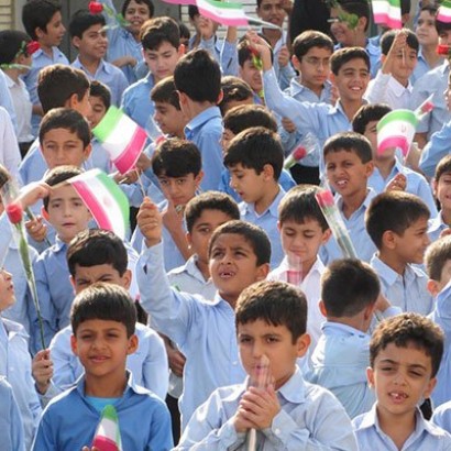 کمک رسانی دانش آموزان به مردم زلزله زده استان کرمانشاه