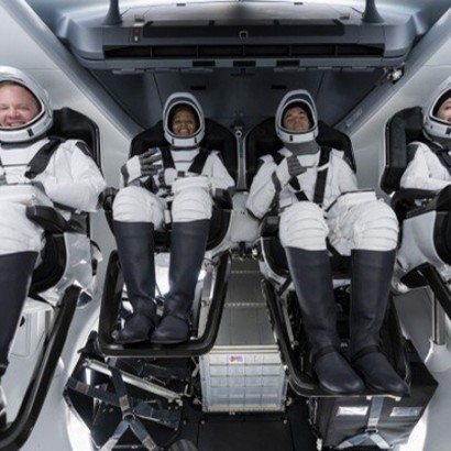 سفر رویایی چهار فرد به مدار زمین
