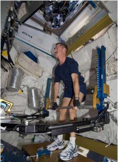 فضانوردان چگونه در شرایط بی‌وزنی، وزنه می‌زنند؟