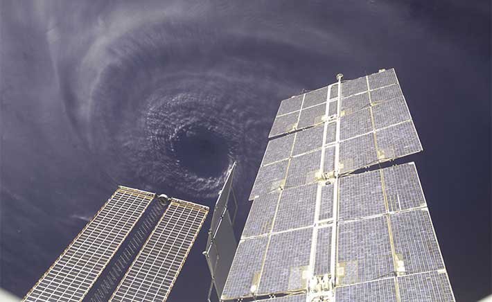 تصویر امروز ناسا، طوفان ایوان از ایستگاه فضایی