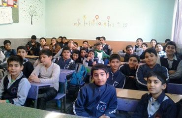 مسمومیت تعدادی از دانش‌آموزان مشهدی در یک مدرسه