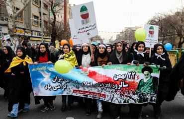 حضور دانش آموزان بسیجی در راهپیمایی 22 بهمن