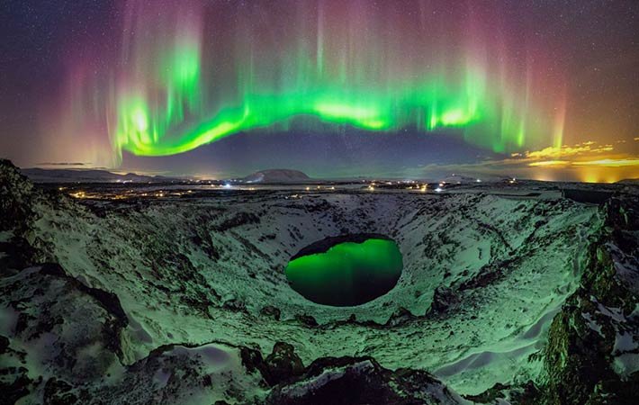 تصویر شفق رنگی در آسمان ایسلند