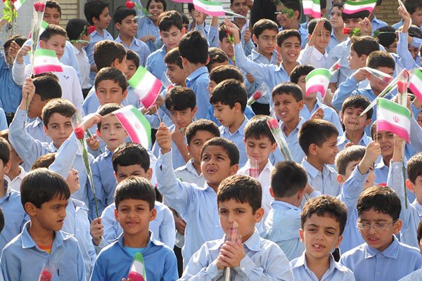 کمک رسانی دانش آموزان به مردم زلزله زده استان کرمانشاه