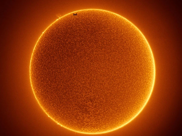 عبور ایستگاه بین‌المللی فضایی، از مقابل خورشید