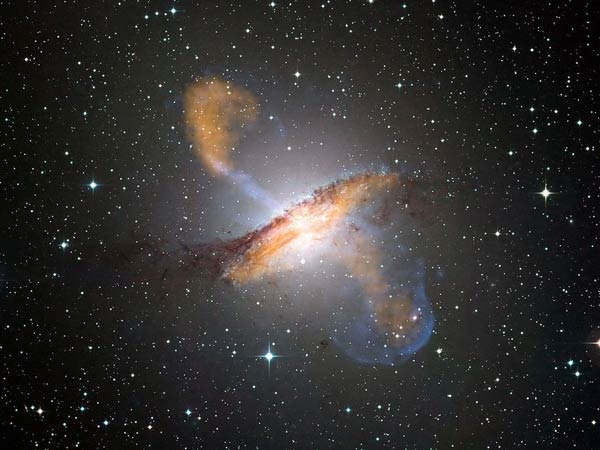 چرا برخی کهکشان‌های کوچک سیاهچاله بزرگ دارند