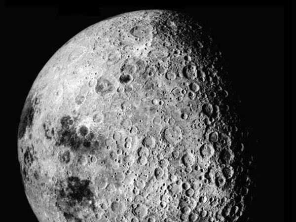 بررسی سمت پنهان ماه با یک تلسکوپ