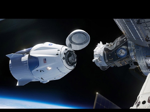 اسپیس ایکس فضانوردان را راهی سفر‌های فضایی می‌کند