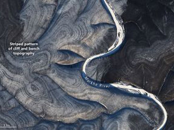نوارهای مرموزی که در تصاویر ماهواره ای بر فراز روسیه دیده می شود