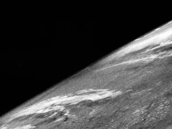 اولین تصویر ثبت شده ی زمین از فضا