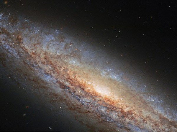 تصویری خارق‌العاده از یک کهکشان ستاره‌فشان!