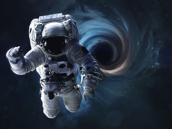 آیا انسان می‌تواند به صورت ایمن به داخل سیاهچاله‌ها برود؟