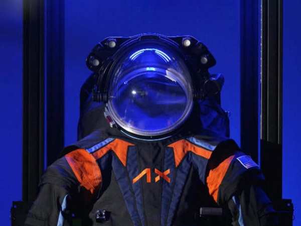 رونمایی از لباس جدید فضانوردان