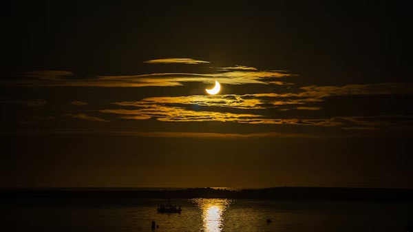 تصاویری از خورشیدگرفتگی جزئی ساعاتی پیش