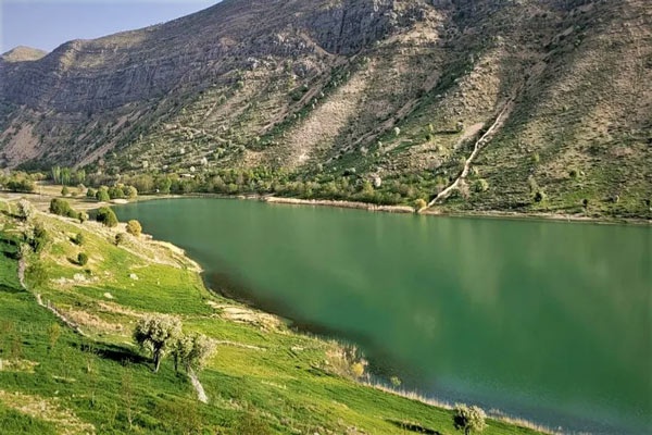 دریاچه‌های بکر ایران برای طبیعت‌گردی پاییزی