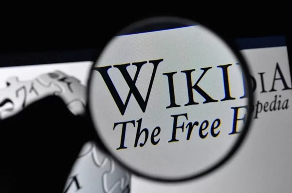 چت‌بات‌ها و ابزارهای هوش مصنوعی بازدید ویکی‌پدیا را کاهش داده‌اند