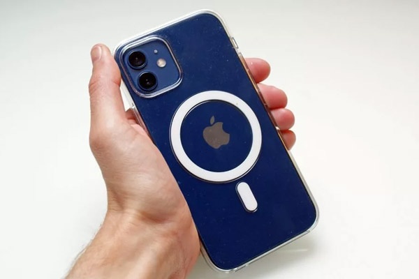 اپل احتمالاً در حال توسعهٔ قابی برای آیفون با قابلیت تشخیص لمس است