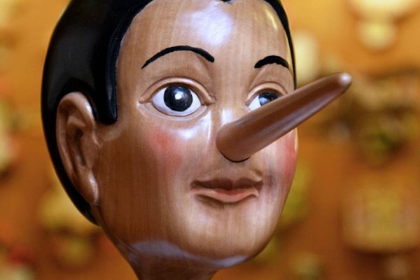 چگونه بفهمیم کسی دروغ می‌گوید