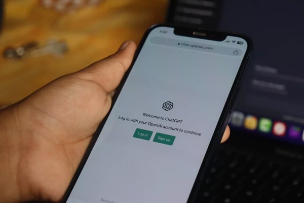 صدای ChatGPT به رابط اصلی اضافه شد صفحه مجزا حذف شد