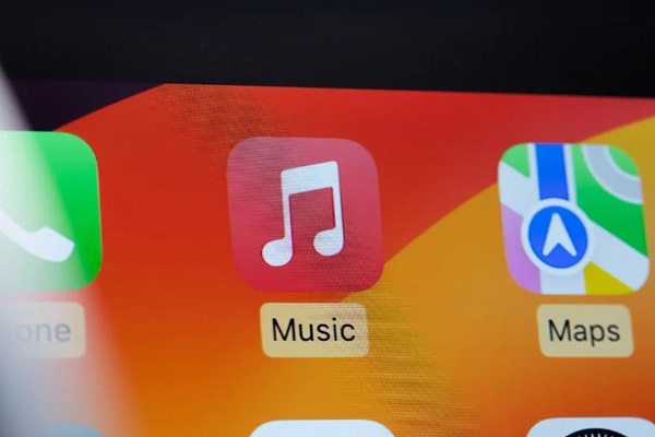 اپل موزیک، اسپاتیفای را به سخره گرفت