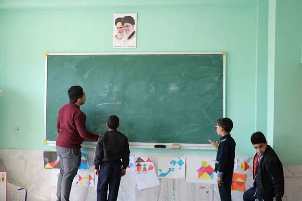 حقوق و بیمه معلمان حق التدریس در تابستان قطع نمی‌شود